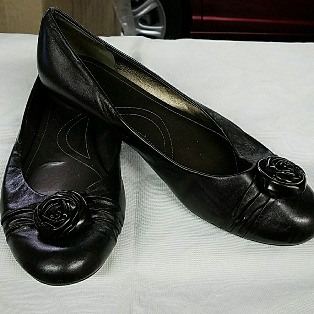 Tahari bronze flats